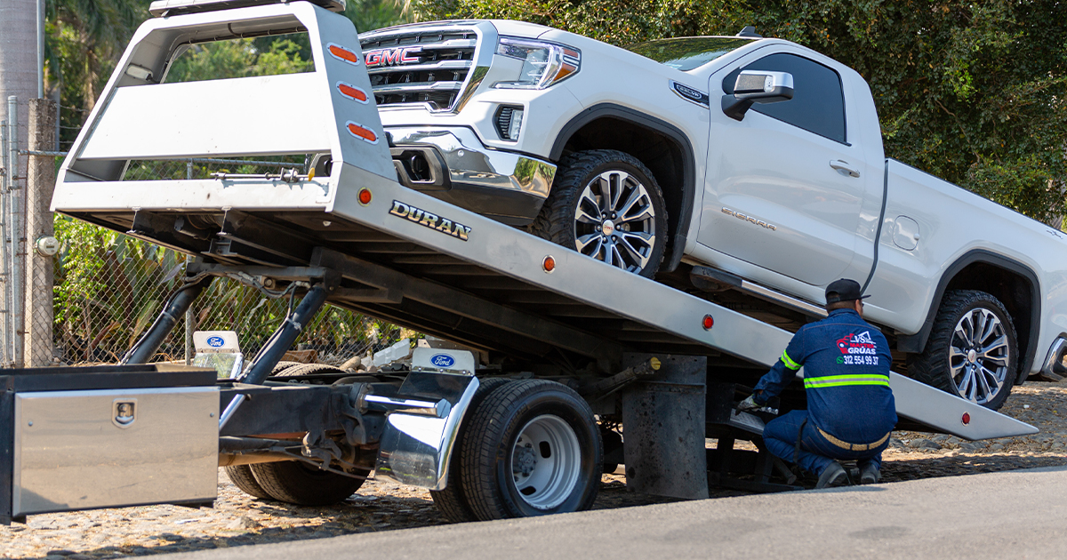 Roadside Realities: What Tow Truck Drivers Wish You Knew